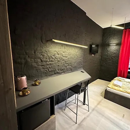 Darkhouse Red * Łódź